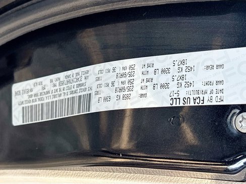 Used 2017 Chrysler Pacifica Platinum image 35