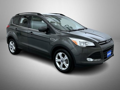 Used 2015 Ford Escape SE w/ Equipment Group 201A image 3