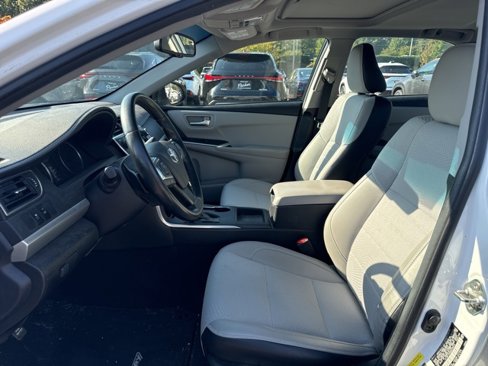 Used 2016 Toyota Camry SE image 7