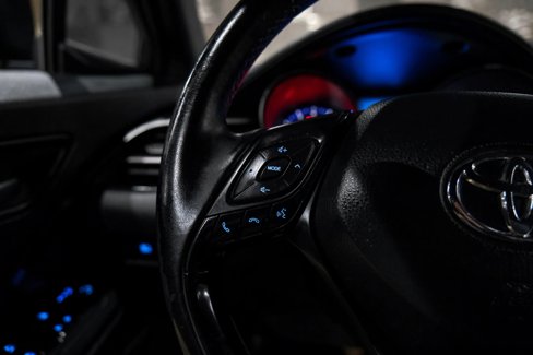Used 2018 Toyota C-HR XLE image 22