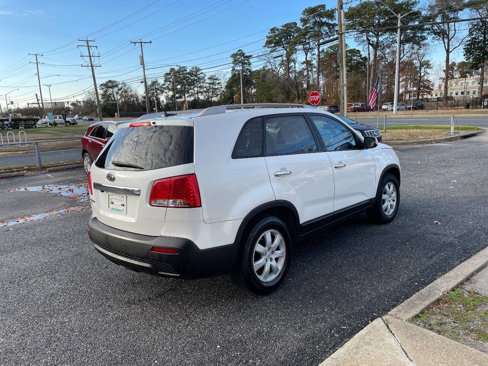 Used 2011 Kia Sorento LX w/ Convenience Pkg image 9
