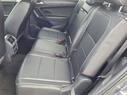 Used 2021 Volkswagen Tiguan SE image 20