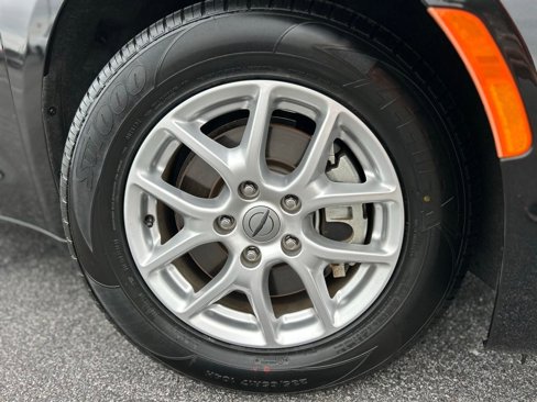 Used 2023 Chrysler Pacifica Touring-L image 11