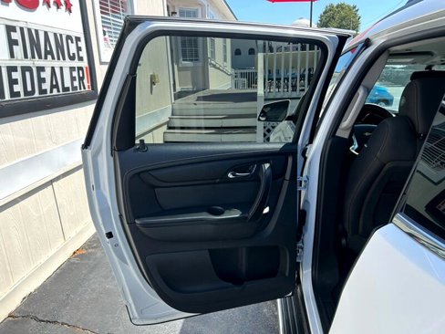 Used 2016 Chevrolet Traverse LT w/ Style and Technology Package image 29