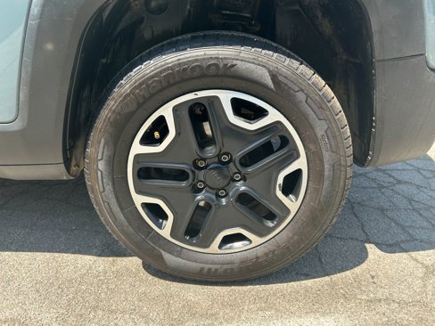 Used 2015 Jeep Renegade Trailhawk image 29