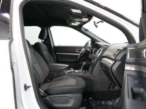Used 2019 Ford Explorer XLT image 11