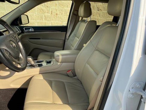 Used 2017 Jeep Grand Cherokee Limited image 16