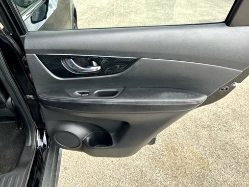 Used 2018 Nissan Rogue SL image 11