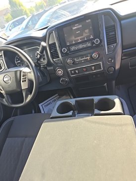 Used 2022 Nissan Titan SV image 9