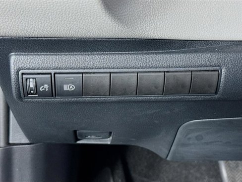 Used 2022 Toyota Corolla LE image 11