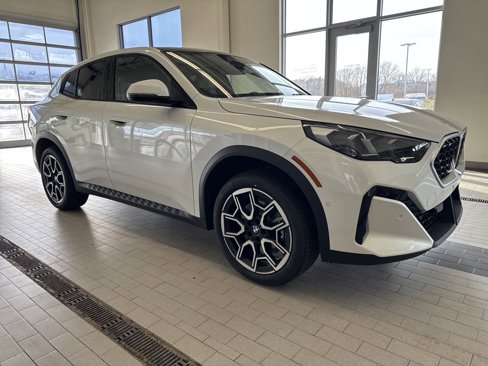 Used 2025 BMW X2 xDrive28i w/ Convenience Package image 3