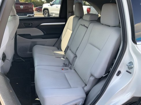 Used 2014 Toyota Highlander LE image 48