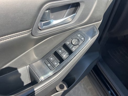 Used 2023 Nissan Rogue SV w/ SV Premium B Package image 13