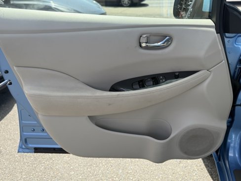 Used 2011 Nissan Leaf SL image 13