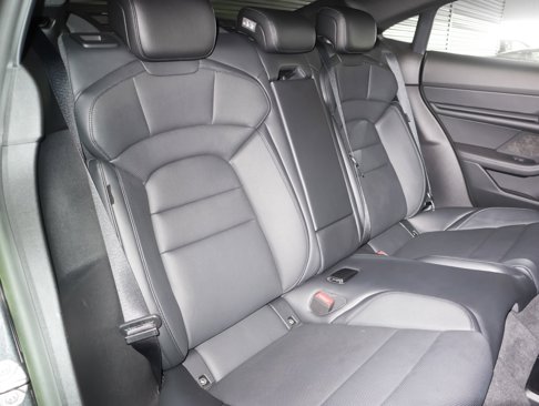Used 2023 Porsche Taycan image 6