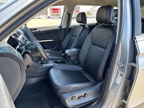 Used 2022 Volkswagen Tiguan SE image 4