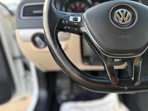 Used 2017 Volkswagen Jetta SE image 20