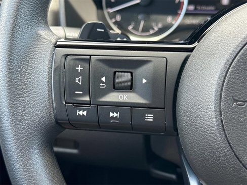 Used 2023 Nissan Rogue SV image 29