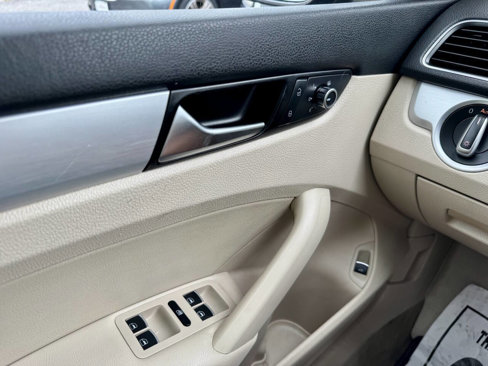 Used 2012 Volkswagen Passat TDI SE image 28