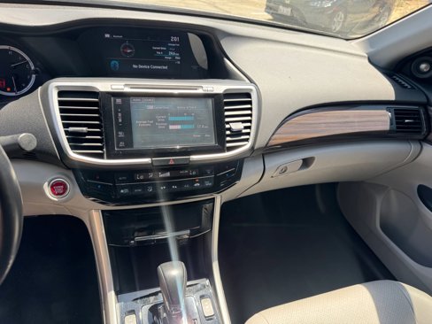 Used 2017 Honda Accord EX-L image 20