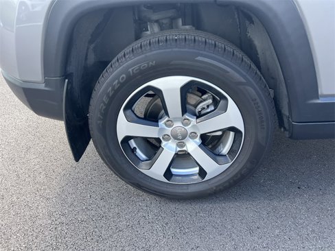 Used 2018 Jeep Compass Latitude image 12