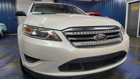 Used 2010 Ford Taurus Limited image 42