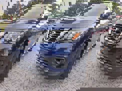 Used 2020 Nissan Pathfinder S image 2