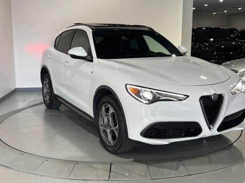 Used 2022 Alfa Romeo Stelvio Ti image 6