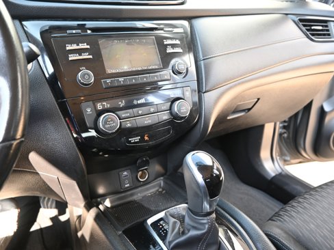 Used 2017 Nissan Rogue SV image 23