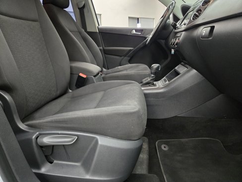 Used 2015 Volkswagen Tiguan S image 12
