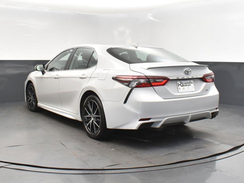 Used 2024 Toyota Camry SE image 5