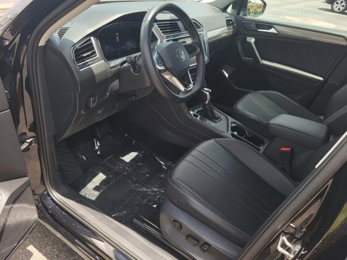 Used 2024 Volkswagen Tiguan SE image 26
