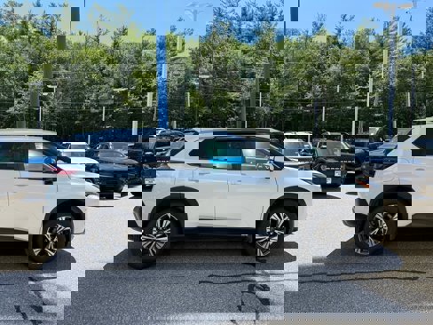 Used 2022 Nissan Rogue SV w/ SV Premium Package image 6