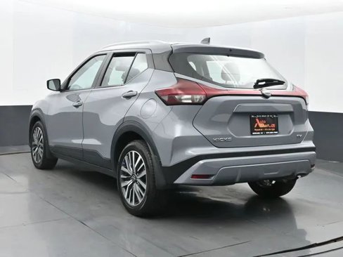 Used 2023 Nissan Kicks SV image 9