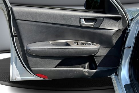 Used 2020 Kia Optima LX image 18