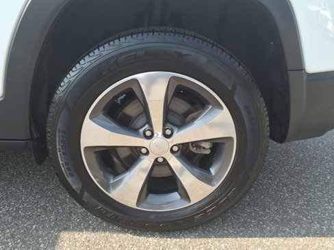Used 2020 Jeep Cherokee Limited image 18