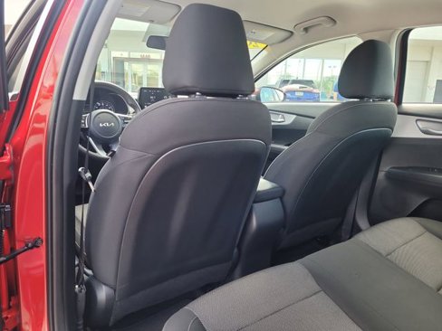 Used 2024 Kia Forte LXS w/ LXS Technology Package image 9
