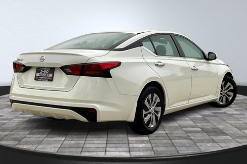 Used 2022 Nissan Altima 2.5 S image 2