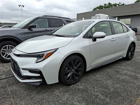 Used 2024 Toyota Corolla SE image 3