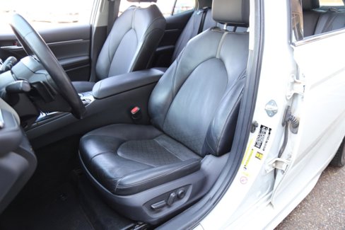 Used 2018 Toyota Camry XSE image 17