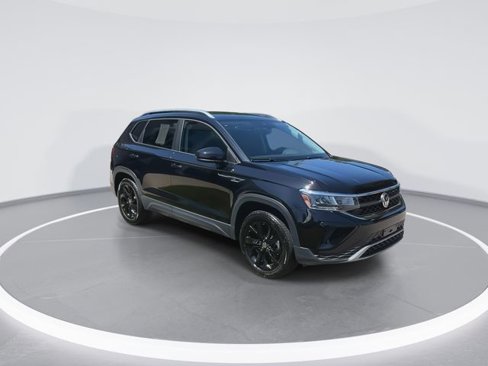 Certified 2022 Volkswagen Taos SE w/ IQ.Drive SE Package image 2
