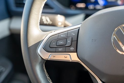 Certified 2022 Volkswagen Taos SE image 11