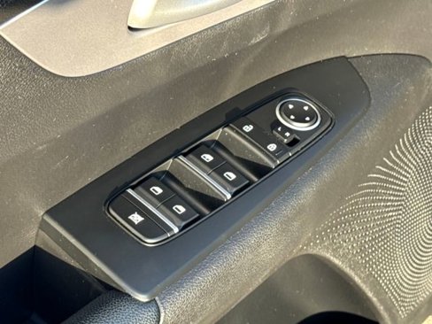 Used 2023 Kia Forte LXS image 5