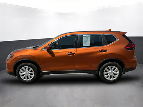 Used 2017 Nissan Rogue S image 2