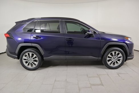 Used 2020 Toyota RAV4 XLE Premium image 4
