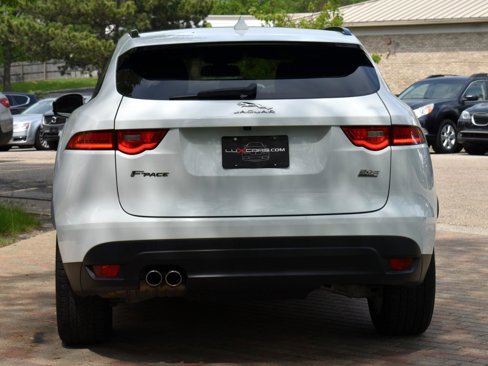 Used 2018 Jaguar F-PACE Premium image 11