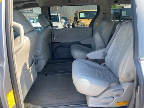 Used 2011 Toyota Sienna XLE image 18