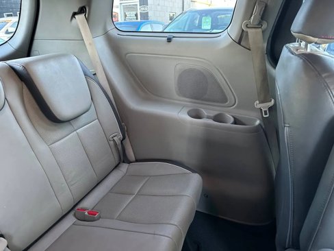 Used 2015 Kia Sedona SX image 32