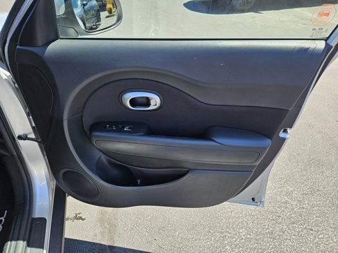 Used 2018 Kia Soul + image 10