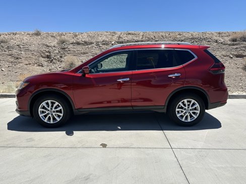 Used 2018 Nissan Rogue SV image 4